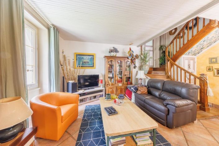 Image No.3-3 Bed Property for sale