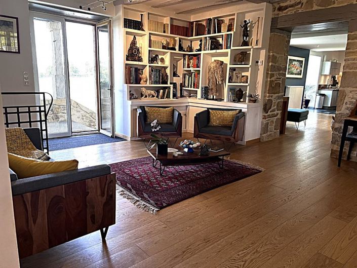 Image No.11-5 Bed Property for sale