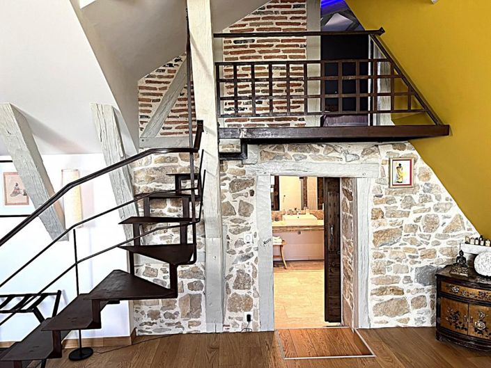 Image No.17-5 Bed Property for sale