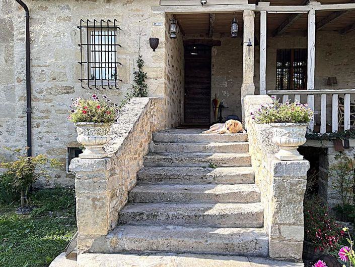 Image No.9-5 Bed Property for sale