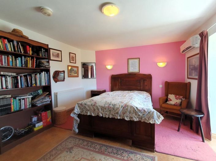 Image No.10-4 Bed Property for sale