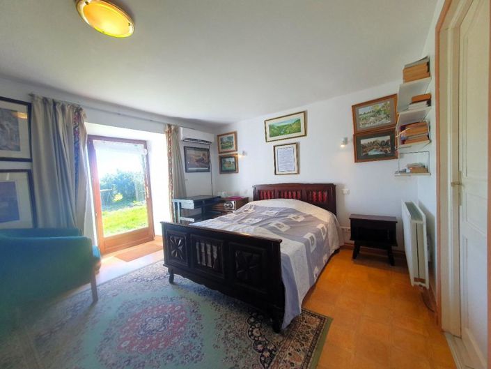 Image No.11-4 Bed Property for sale