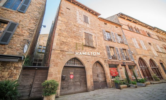 Image No.1-6 Bed Property for sale