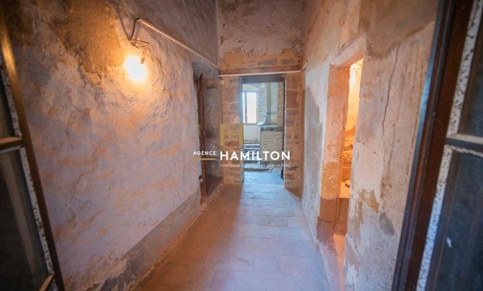 Image No.10-6 Bed Property for sale