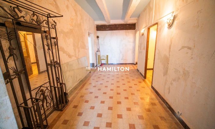 Image No.12-6 Bed Property for sale