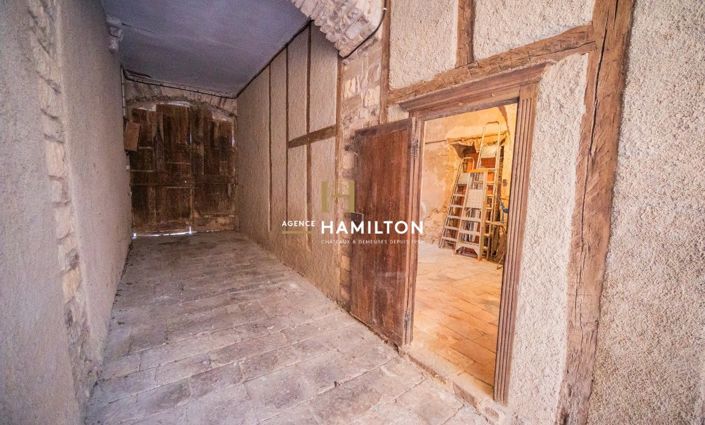 Image No.17-6 Bed Property for sale