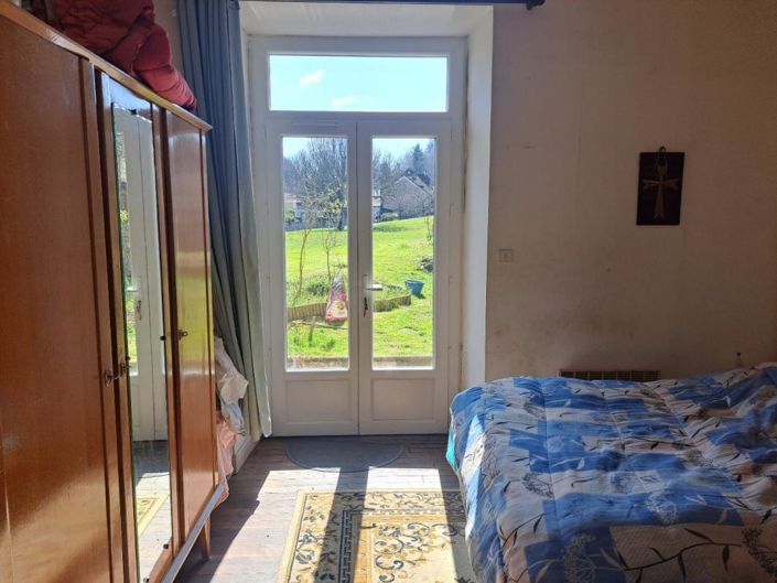 Image No.9-5 Bed Property for sale