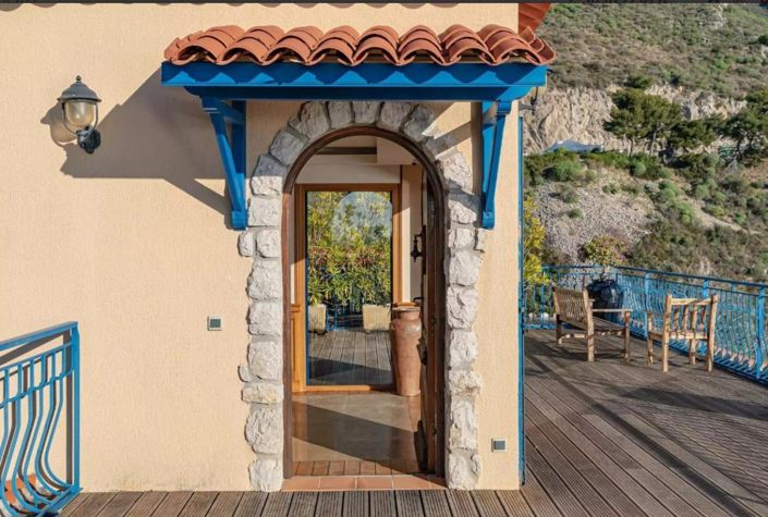 Image No.11-6 Bed Property for sale