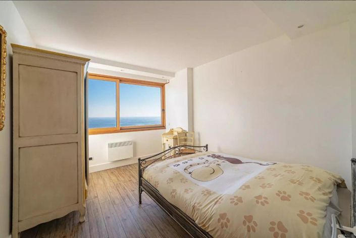 Image No.17-6 Bed Property for sale