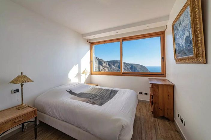 Image No.18-6 Bed Property for sale