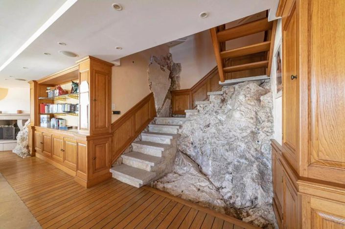 Image No.5-6 Bed Property for sale