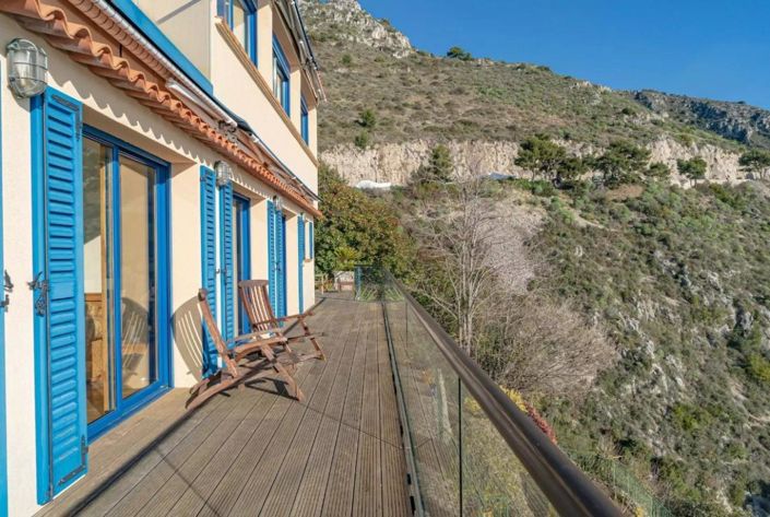 Image No.8-6 Bed Property for sale