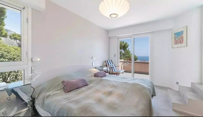 Image No.12-5 Bed Property for sale