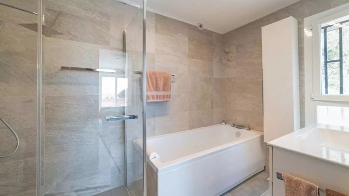 Image No.14-5 Bed Property for sale