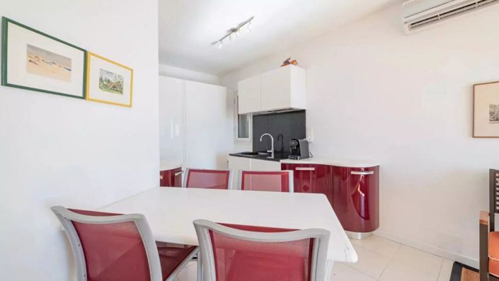 Image No.15-5 Bed Property for sale