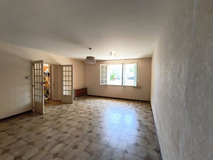 Image No.3-3 Bed Property for sale