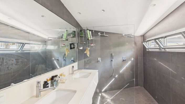 Image No.12-6 Bed House for sale