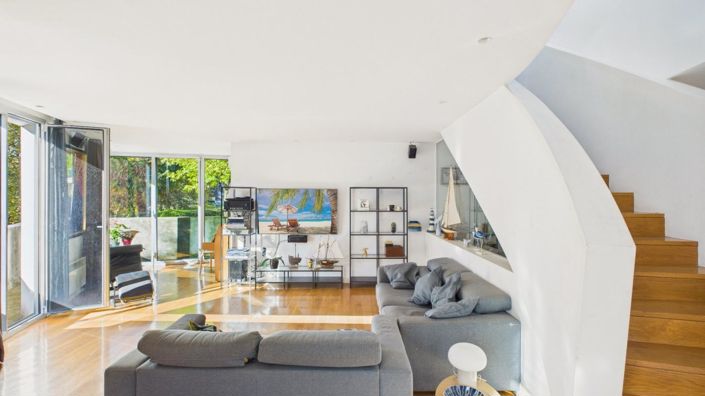 Image No.5-6 Bed House for sale