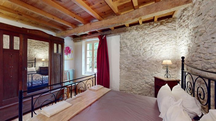 Image No.18-12 Bed Property for sale