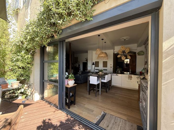 Image No.5-6 Bed Property for sale