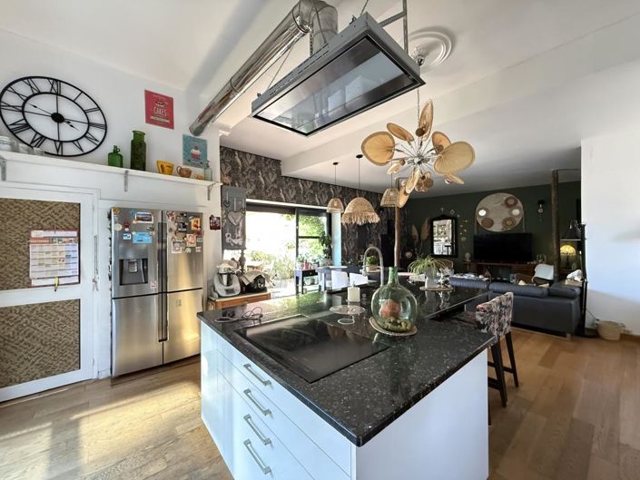 Image No.8-6 Bed Property for sale