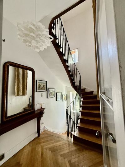 Image No.4-9 Bed Property for sale