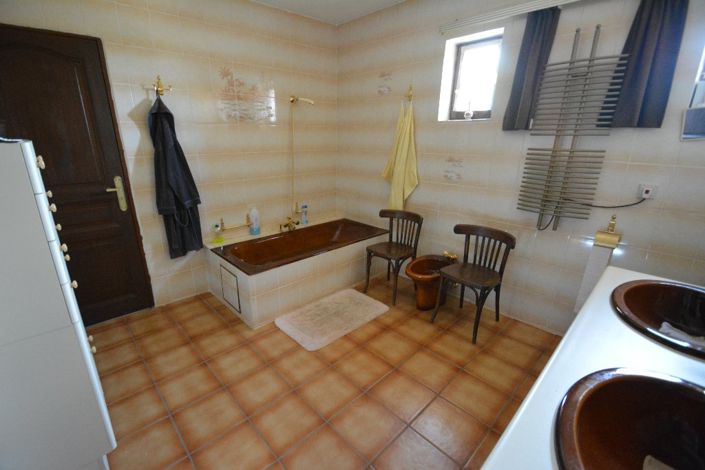 Image No.12-2 Bed House for sale