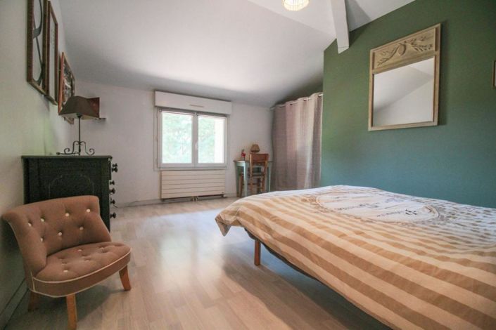 Image No.12-8 Bed Property for sale