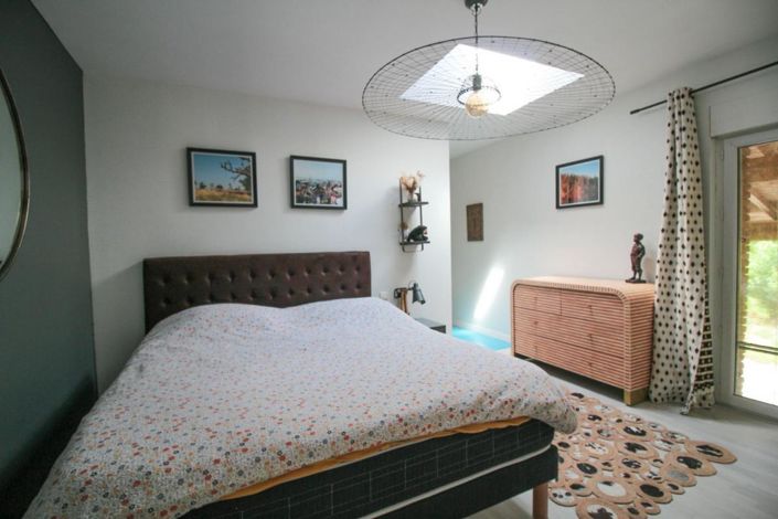 Image No.14-8 Bed Property for sale