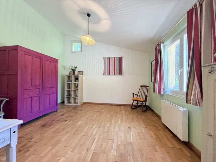 Image No.19-8 Bed Property for sale