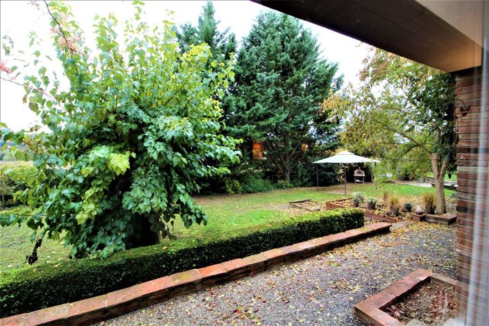 Image No.4-8 Bed Property for sale