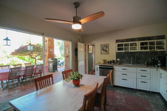 Image No.5-8 Bed Property for sale