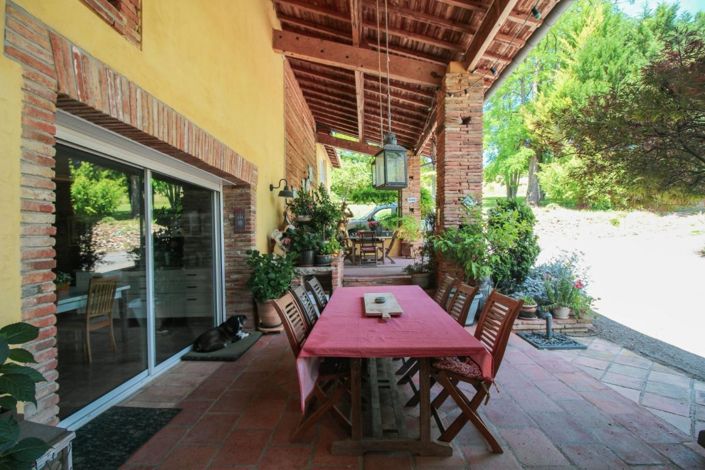 Image No.6-8 Bed Property for sale