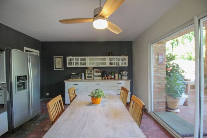 Image No.8-8 Bed Property for sale