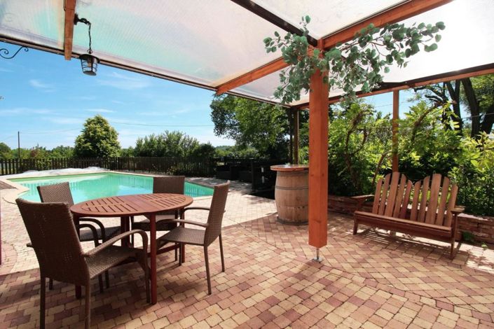 Image No.9-8 Bed Property for sale