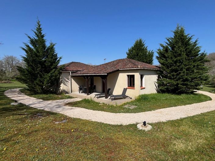 Image No.5-Propriété de 15 chambres à vendre à Léobard