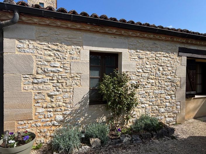 Image No.8-Propriété de 15 chambres à vendre à Léobard