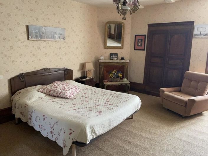 Image No.11-6 Bed Property for sale