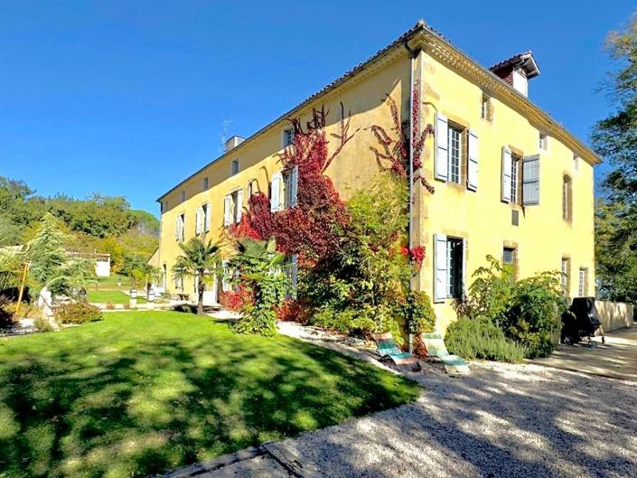 Image No.8-26 Bed Chateaux for sale