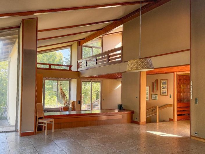 Image No.2-4 Bed Property for sale