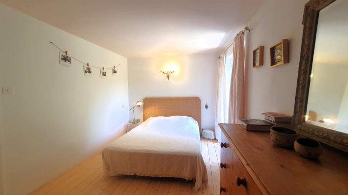 Image No.11-3 Bed Property for sale