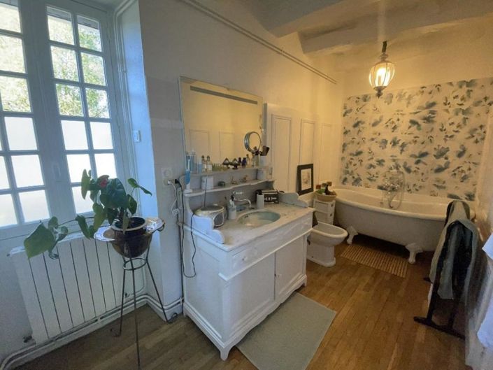 Image No.15-5 Bed Property for sale