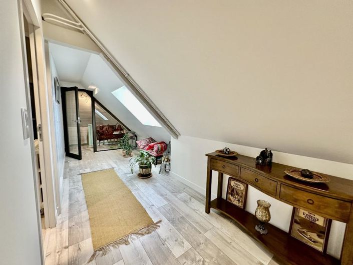 Image No.16-5 Bed Property for sale