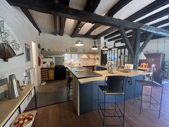 Image No.8-5 Bed Property for sale