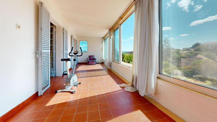 Image No.8-7 Bed House for sale