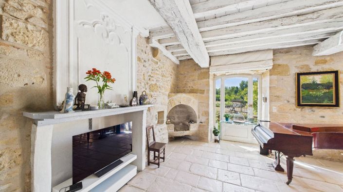 Image No.2-5 Bed Property for sale