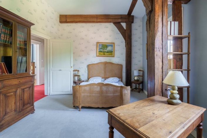 Image No.17-5 Bed Property for sale