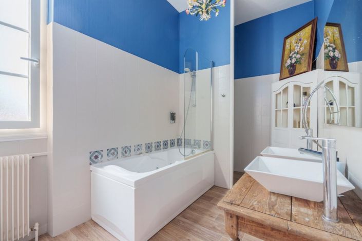 Image No.19-5 Bed Property for sale