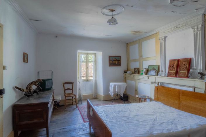 Image No.12-3 Bed Property for sale