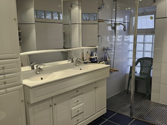 Image No.16-6 Bed Property for sale